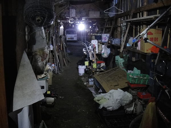 作業小屋　荷物置き場点灯写真