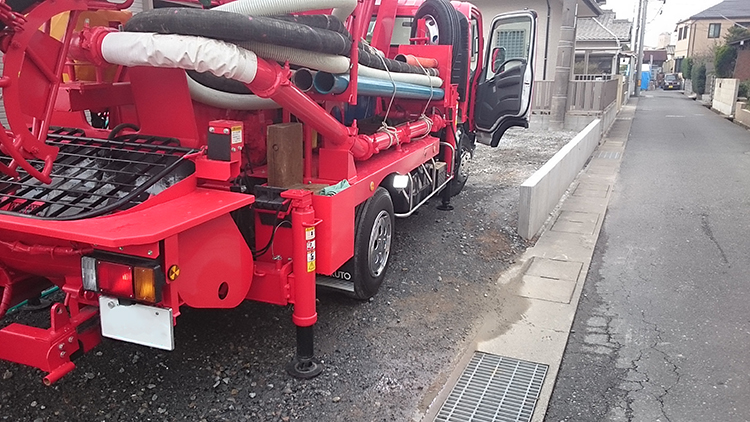 コンクリートポンプ車・作業灯設置写真